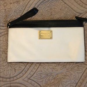 Micheal Kors wristlet